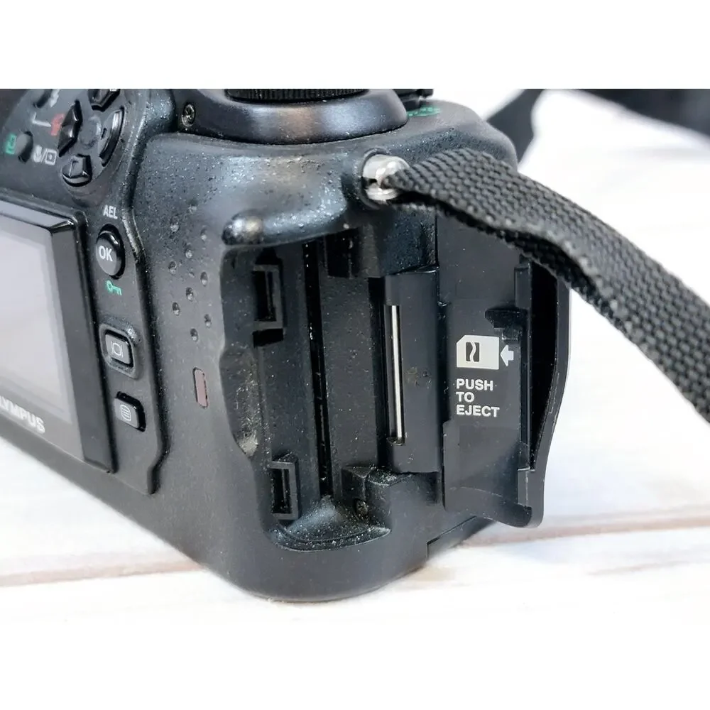Olympus CAMEDIA C-3040 Zoom 3.3MP Digital Camera - Black W/Case Tested
